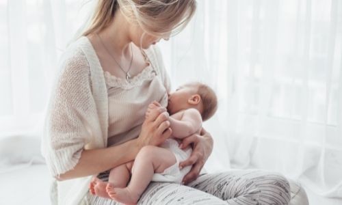 Kojení: Proč je tolik důležité a co miminku dává krom potravy?